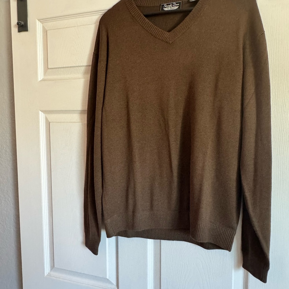 Warm brownish V-Neck Sweater with Classic Ribbed Design